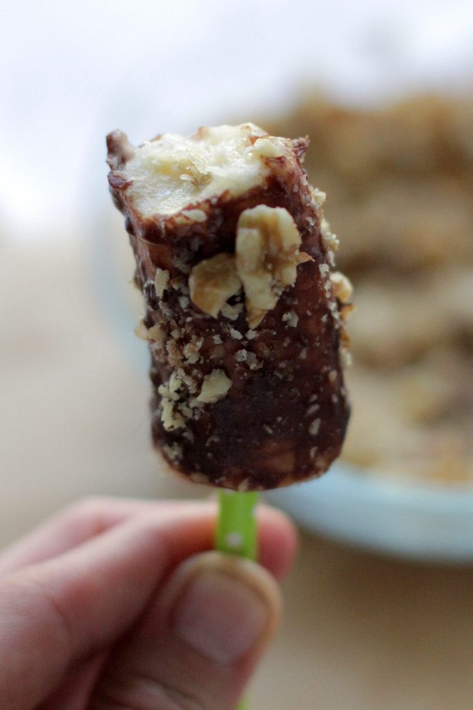 I bring you chocolate covered bananas on a cute little stick. The ingredients are simple, real, and super nourishing! Yes, chocolate can be nourishing.