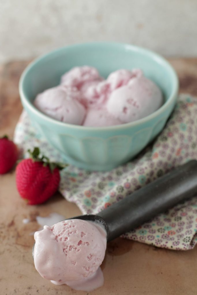 homemade-strawberry-ice-cream