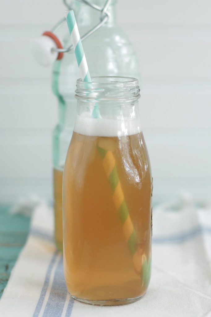 Make this healthy probiotic drink at home! It's so easy!! Homemade Kombucha 101: How to Make Homemade Kombucha