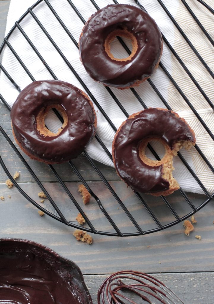 A healthy grain-free homemade pumpkin doughnut that's perfectly sweet and delicious. Made with no refined sugars and almond flour.