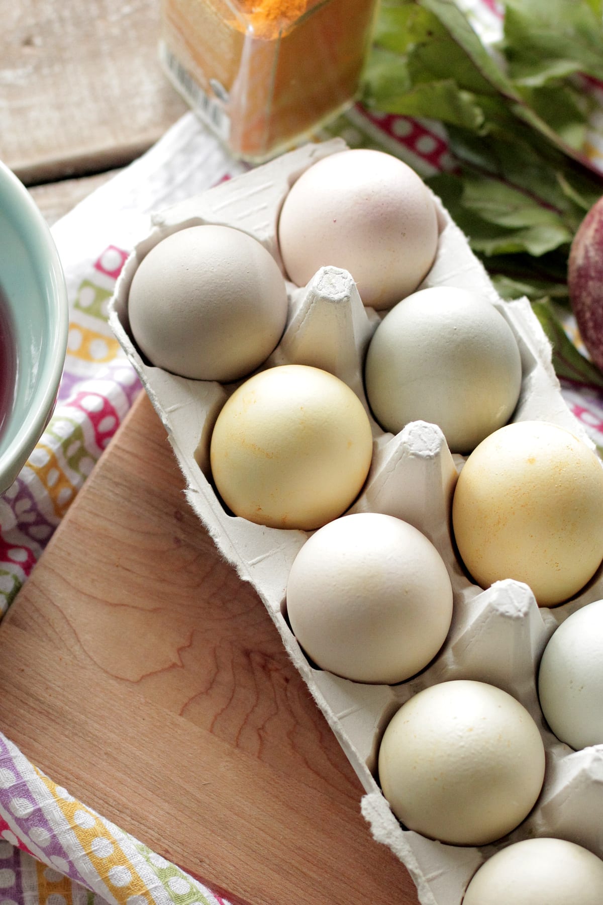 Simple Naturally Dyed Easter Eggs