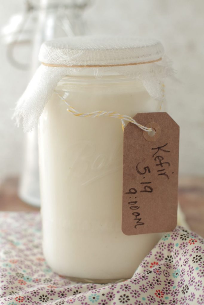 How to make homemade milk kefir. The simplest tutorial to healthy probiotic kefir at home.
