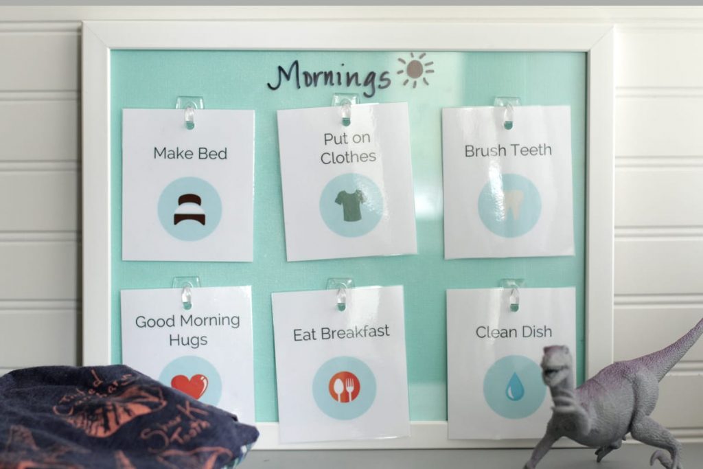 How to create a stress-free bed time routine plus free printable cards!! This is such a great idea for creating a bedtime routine without whining or fighting.