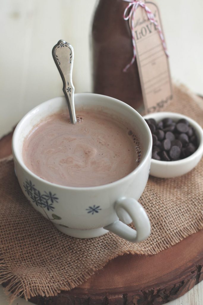 Yes, FINALLY! A DIY Homemade Hot Chocolate Mix Made Without Refined Sugar or Powdered Milk. This stuff is healthy and so good!!