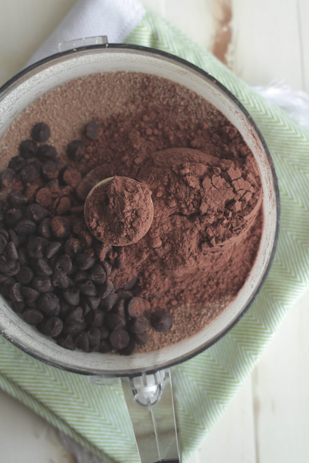 DIY Homemade Hot Chocolate Mix (Without Refined Sugar or Powdered Milk
