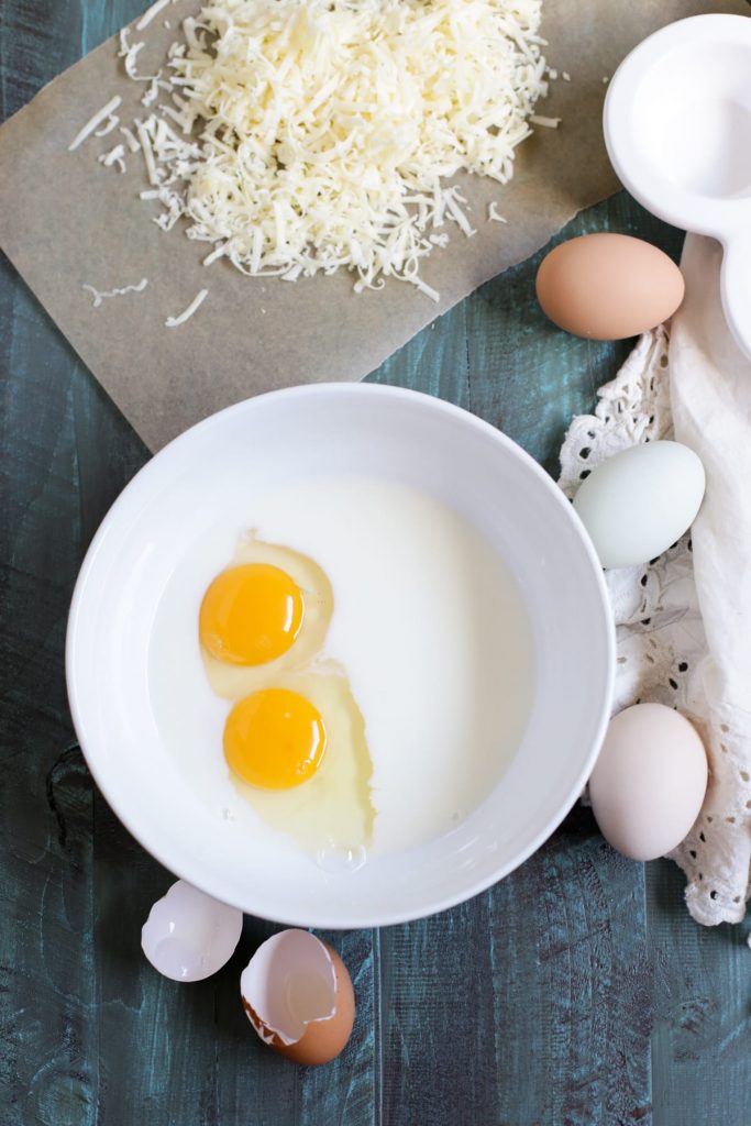 Homemade bacon, egg, and cheese biscuits made with real food! Zero boxed or processed food ingredients. Plus, these sandwiches can be made in advance and frozen for later. The perfect busy breakfast meal.