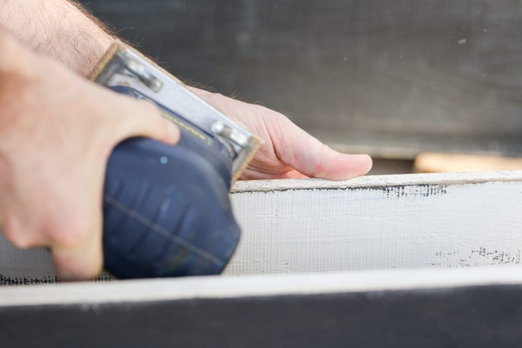 DIY Herb Box: A super easy tutorial for a fun garden herb box!