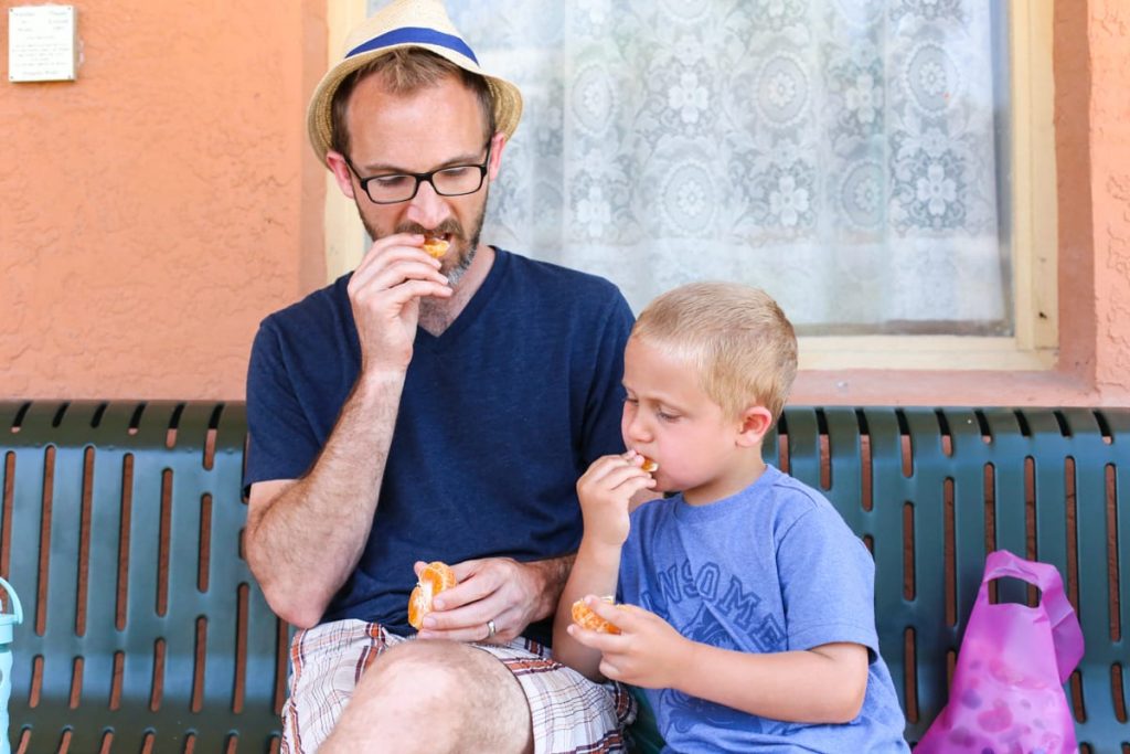 How to Eat Healthy on Vacation: 5 Family-Friendly Tips