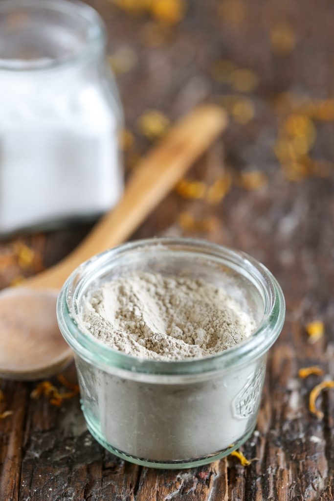 A simple and effective homemade anti-itch cream. This stuff works great on bug bites and plant sensitivities. No yucky ingredients.