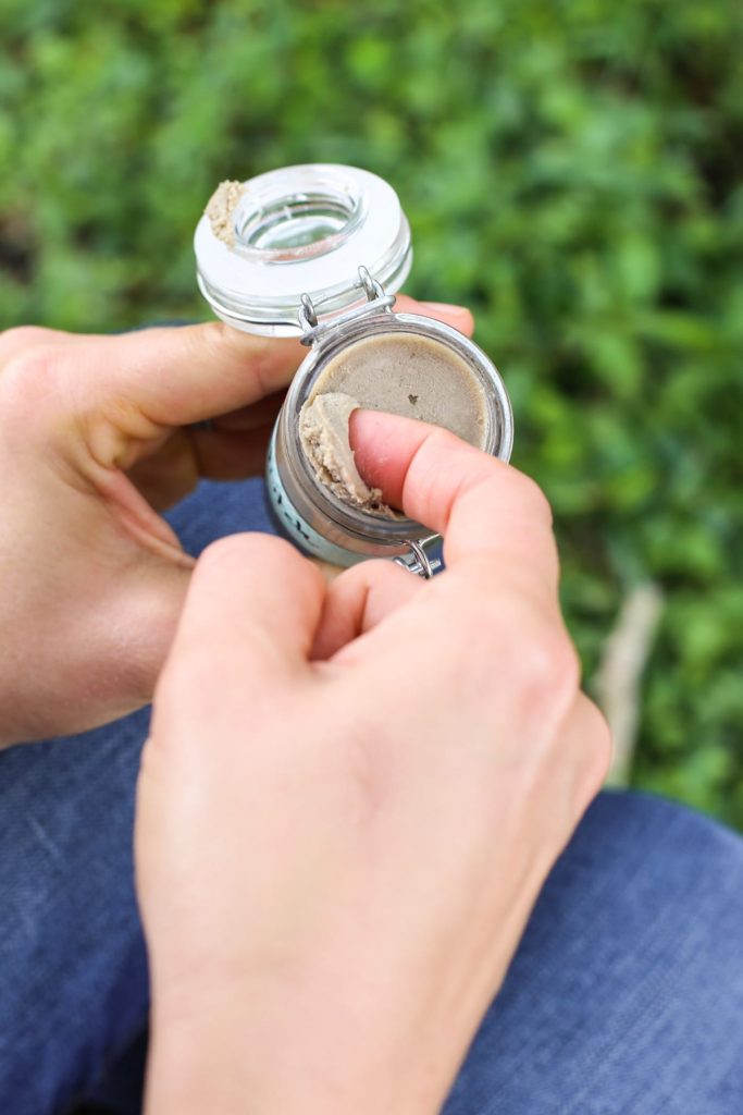 A simple and effective homemade anti-itch cream. This stuff works great on bug bites and plant sensitivities. No yucky ingredients.