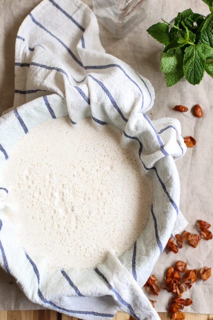 How to Make Almond Milk. This recipe is so easy and tastes amazing-creamy and naturally-sweet, with a hint of vanilla flavor. Only four ingredients + a blender! That's all you need. Once you make almond milk you'll never go back to store-bought.