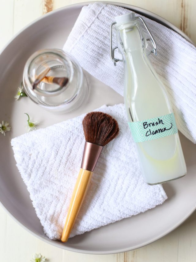 How to Clean Makeup Brushes The Natural Way