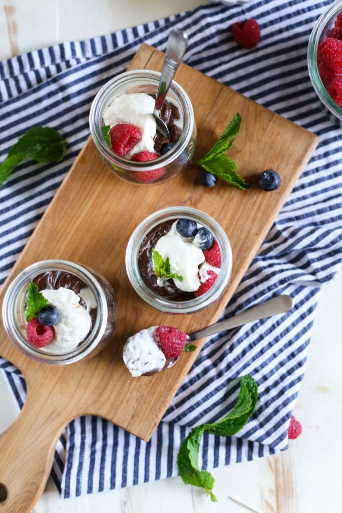 Homemade Chocolate Pudding: rich and decadent! No processed ingredients in this recipe. Plus, you can make this in 60 seconds!!g
