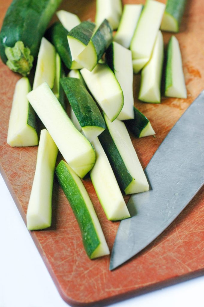 Kids love these!!! Zucchini Pizza Dippers. A healthy snack or lunch for even the most skeptical veggie haters.