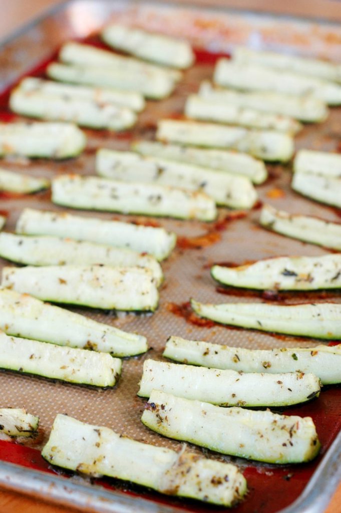 Kids love these!!! Zucchini Pizza Dippers. A healthy snack or lunch for even the most skeptical veggie haters.