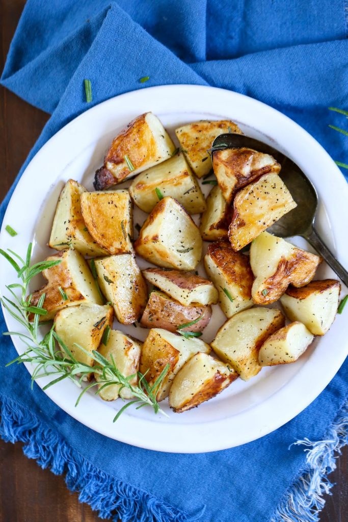Roasted Rosemary Potatoes. Because dinner doesn't need to be complicated! Keep it simple with the delicious side dish.