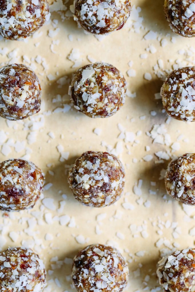 10-Minute No-Bake Snack Bites: Easy, healthy homemade snacks! Packed full of great nutrients for big and little bodies.