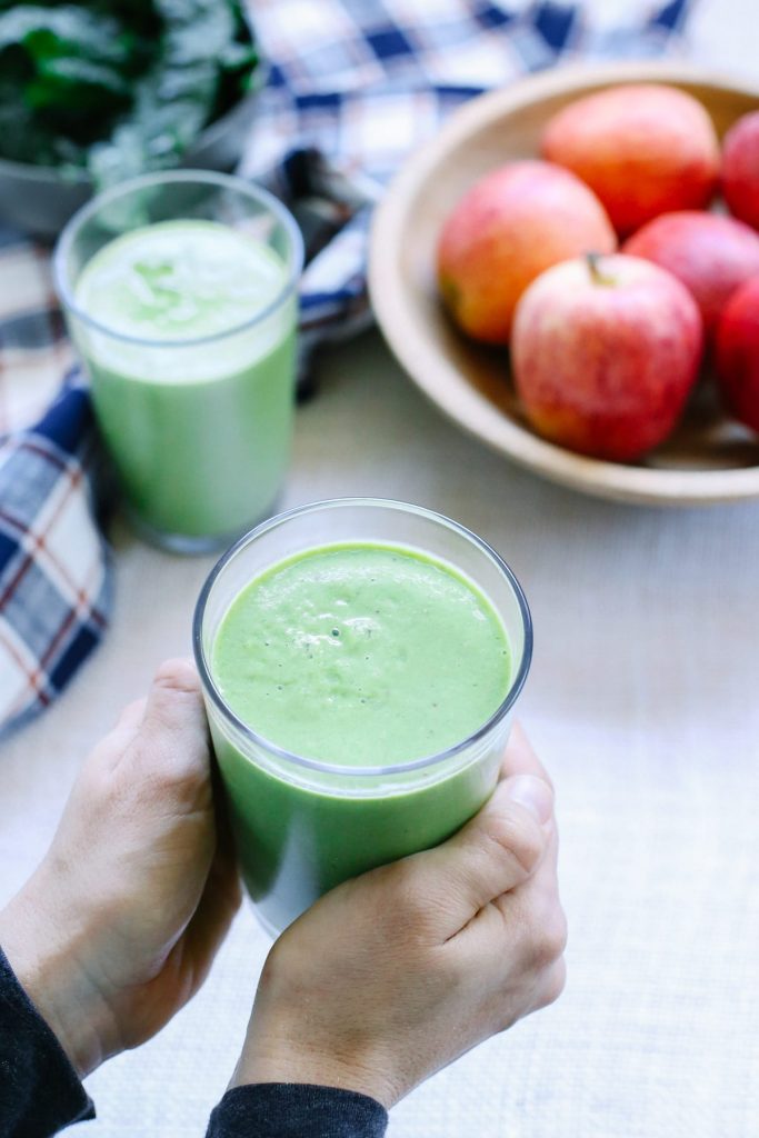 Green Smoothie: A healthy green smoothie with seasonal ingredients! Vegan, gluten-free, and dairy-free!