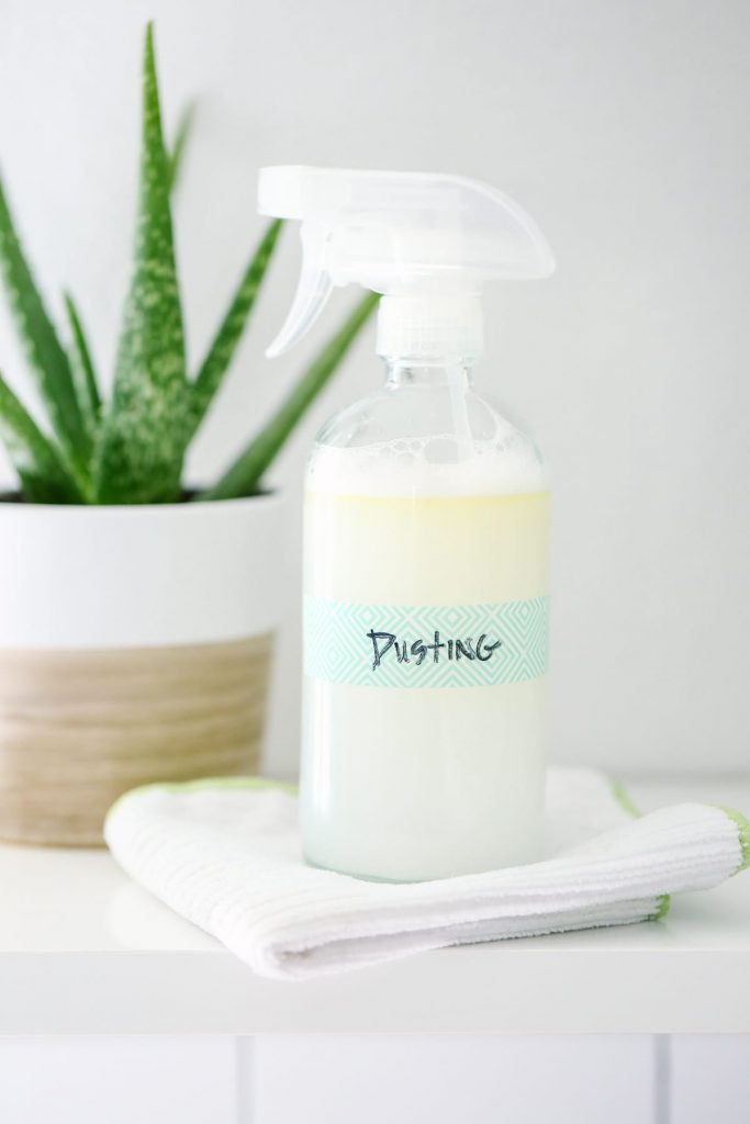 Homemade Dusting Spray: A super easy 3-ingredient spray to help banish dust... because cleaning doesn't need to be complicated!