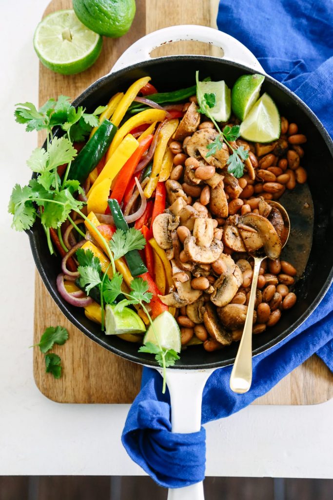 These Quick and Easy Vegetarian Fajitas are husband friendly, kid friendly and mom friendly. And all of that ready in 20 minutes!