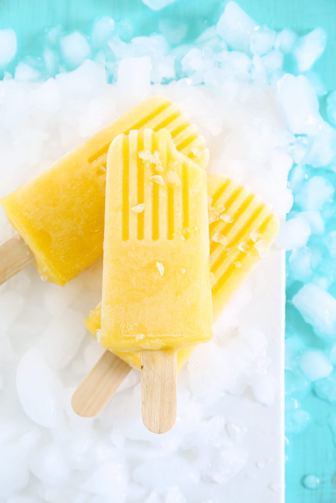 Yum! Seriously love these homemade popsicles. So easy to make, and they're so refreshing in the summer heat. Natural electrolyte popsicles.