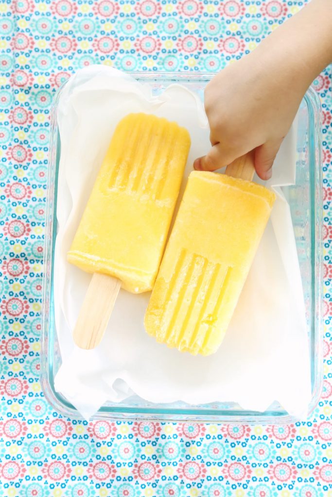 Yum! Seriously love these homemade popsicles. So easy to make, and they're so refreshing in the summer heat. Natural electrolyte popsicles.