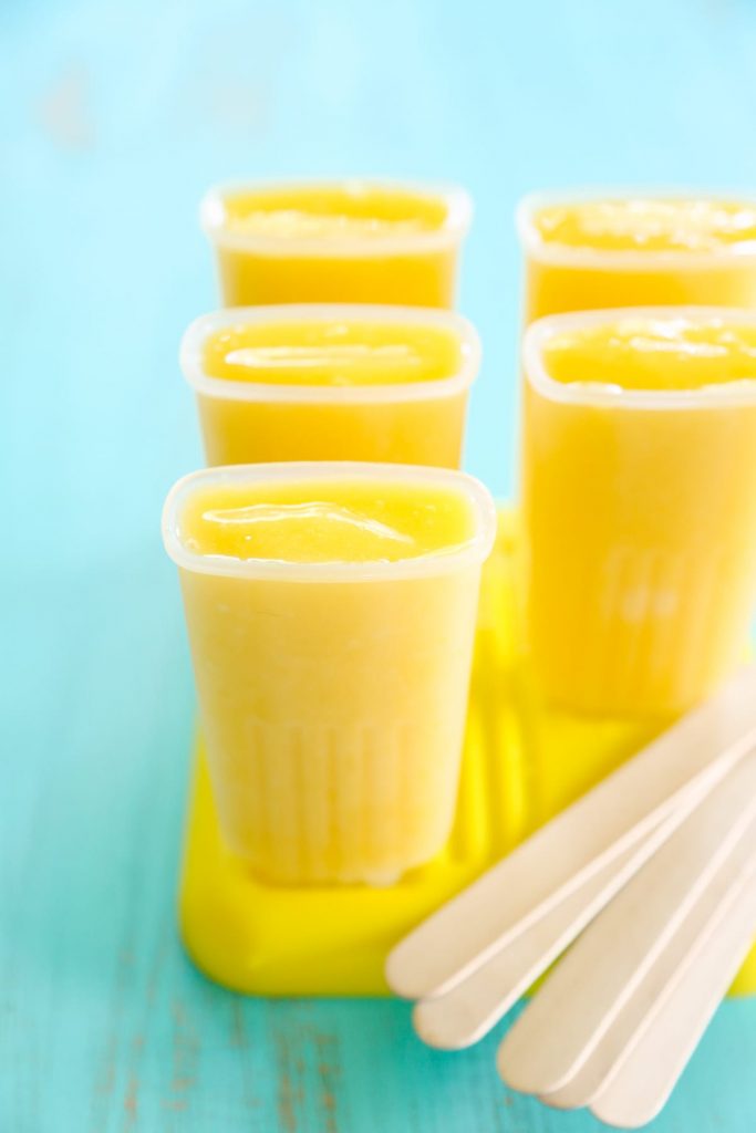 Yum! Seriously love these homemade popsicles. So easy to make, and they're so refreshing in the summer heat. Natural electrolyte popsicles.