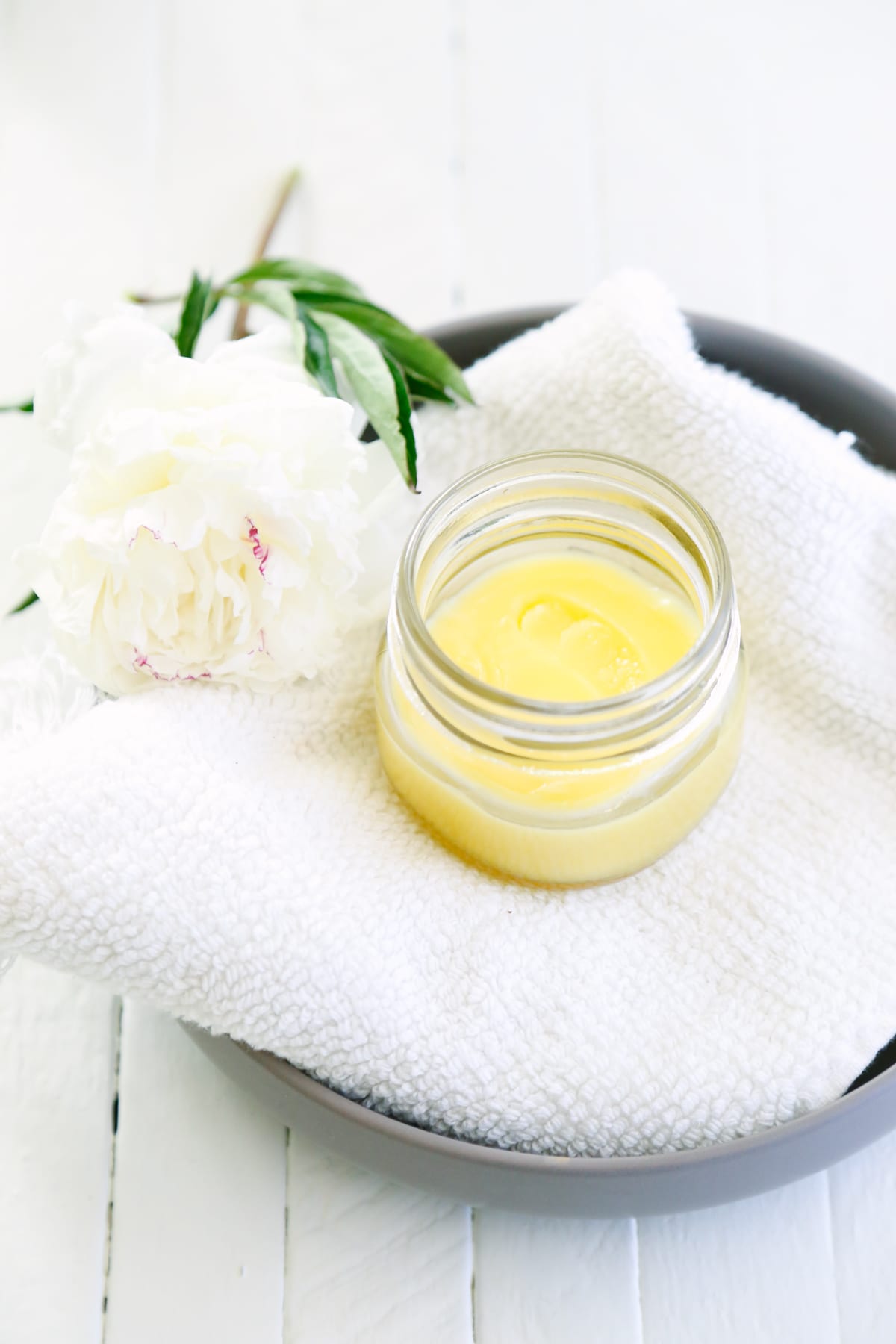 How to Naturally Remove Makeup 3 Easy Makeup Remover Options Live Simply