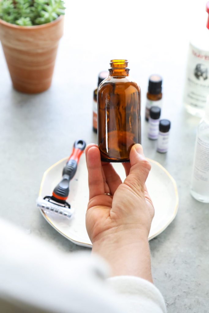 So easy! Homemade aftershave with two scent options.