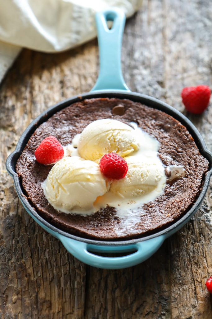 A healthy brownie that's super easy to make! I could eat the entire skillet on my own--so good!