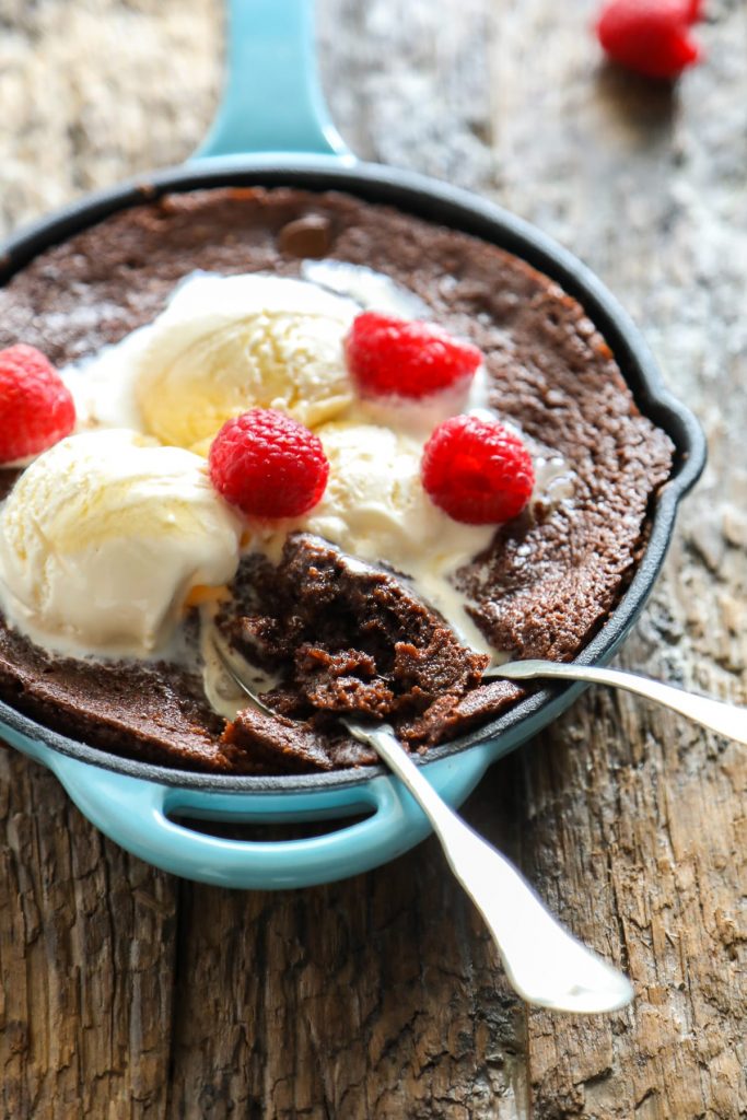 A healthy brownie that's super easy to make! I could eat the entire skillet on my own--so good!