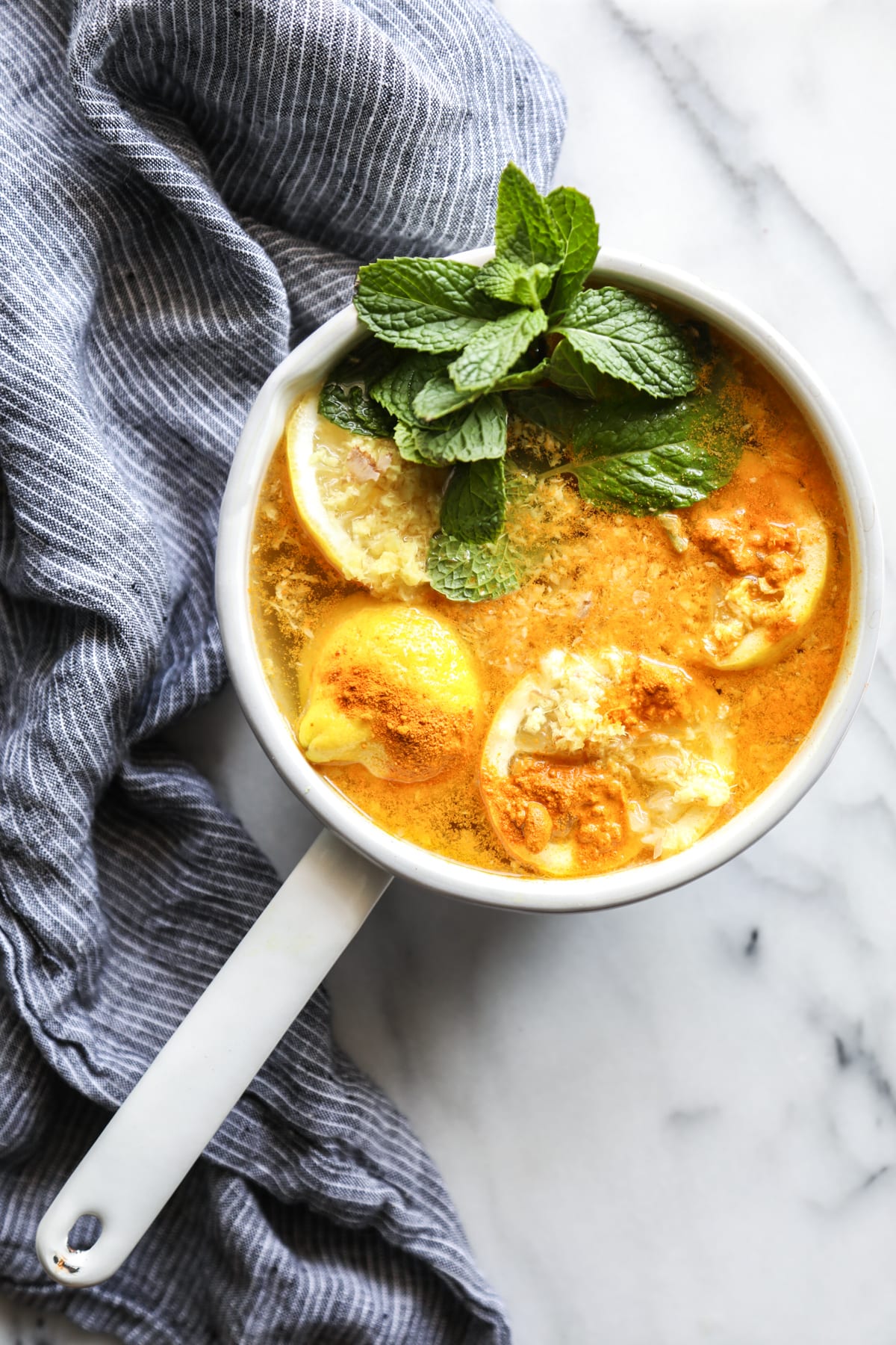 A caffeine-free tea made with turmeric, lemon, mint, honey, and ginger. Turmeric is a natural anti-inflammatory, that's also rich in antioxidants.