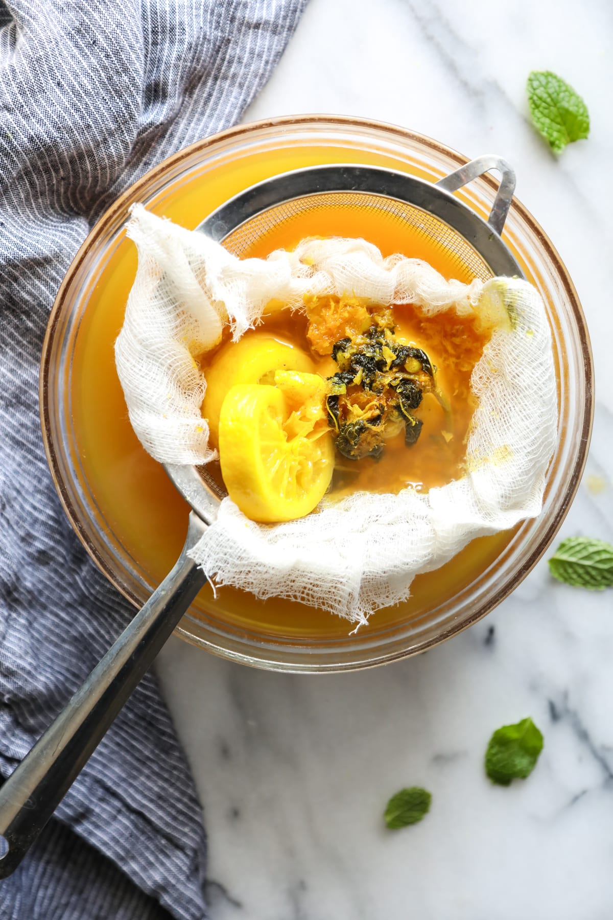 A caffeine-free tea made with turmeric, lemon, mint, honey, and ginger. Turmeric is a natural anti-inflammatory, that's also rich in antioxidants.