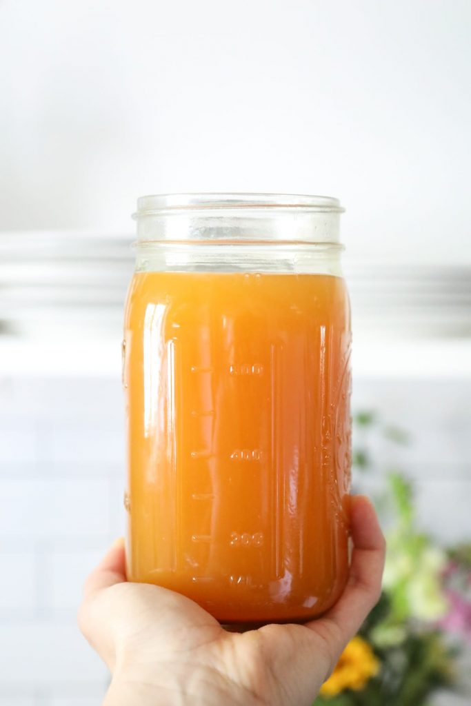 A caffeine-free tea made with turmeric, lemon, mint, honey, and ginger. Turmeric is a natural anti-inflammatory, that's also rich in antioxidants.