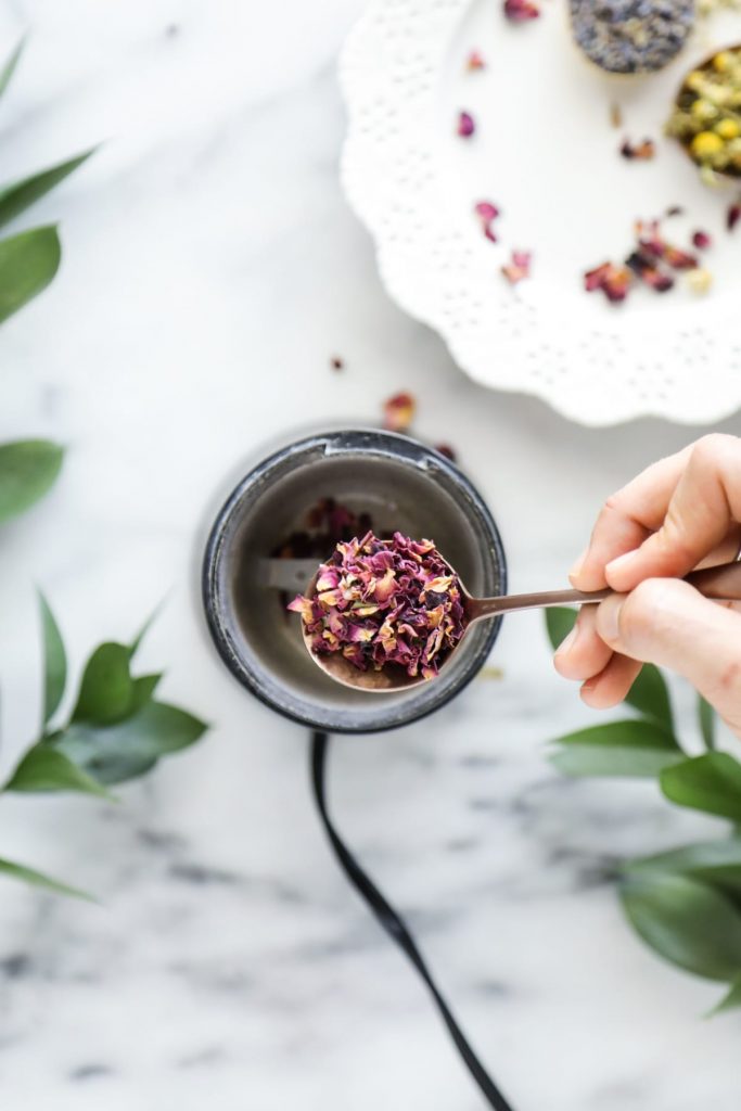 A relaxing floral foot soak to help soften, deodorize, and soothe the feet. Easy, inexpensive, and 100% relaxing!