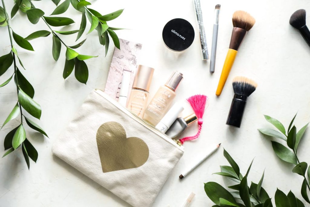 My favorite natural makeup products. Non-toxic products that work!