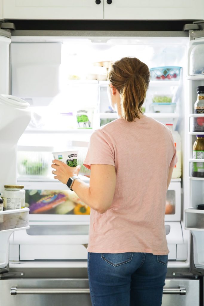 Such a practical and easy way to clean and deodorize the fridge! Saves money and even helps you easily build a meal plan.