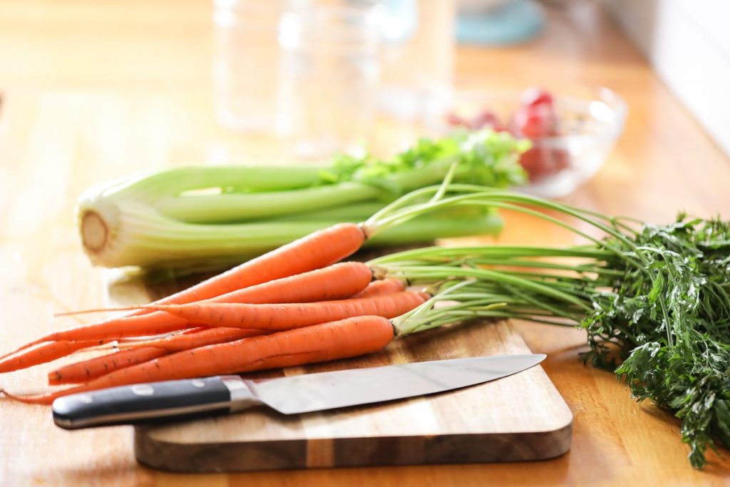 How to keep cut carrot and celery crisp and fresh for over a week! So easy. And it works, without fail.