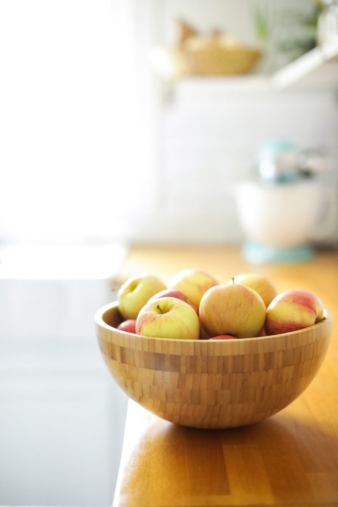 8 minutes, 5 ingredients (including water). Homemade applesauce made in the Instant Pot (electric pressure cooker). Makes 2 full quarts!