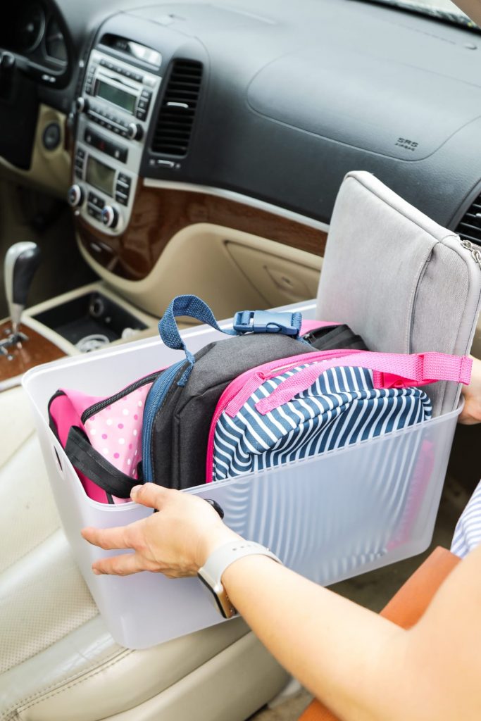 Say good-bye to messes and clutter left in your car. Such a simple way to stay organized!