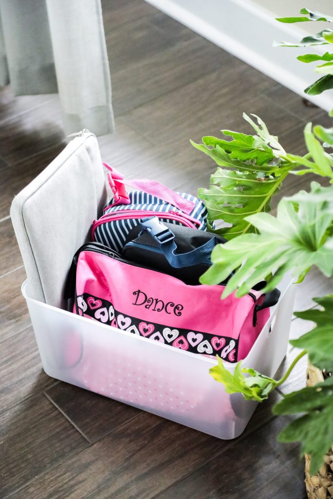 Say good-bye to messes and clutter left in your car. Such a simple way to stay organized!