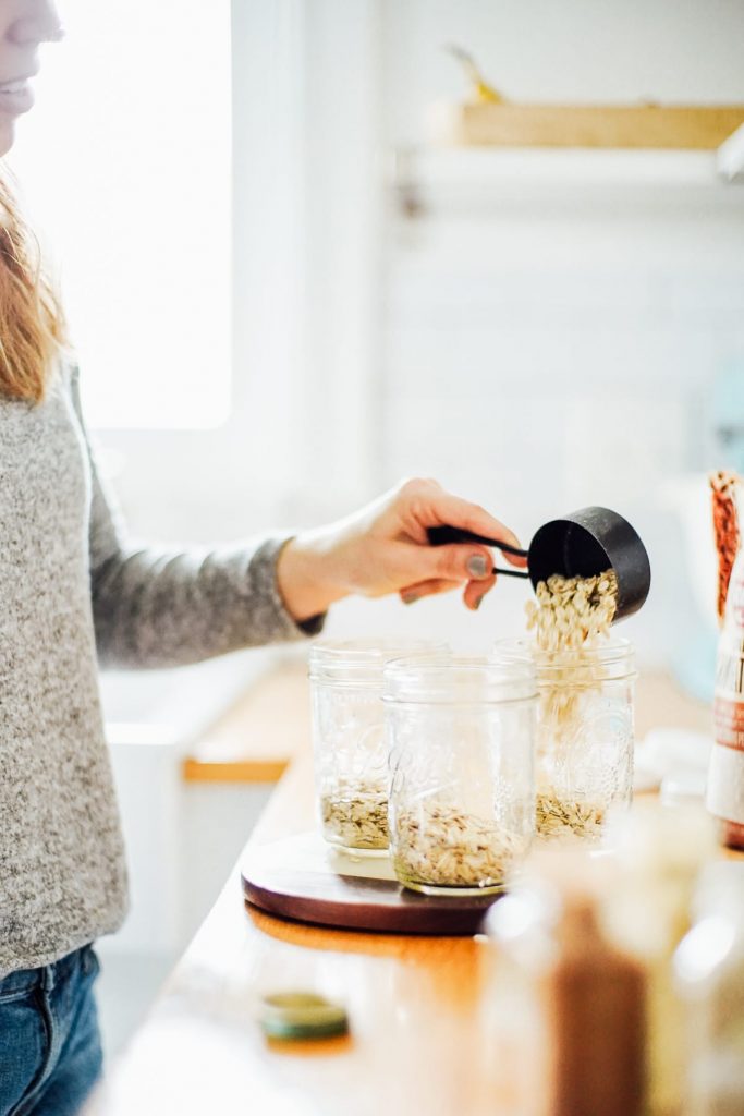 A master overnight oats recipe with multiple possibilities. Make the base recipe and then customize the recipe to your liking. Easy homemade overnight oats.