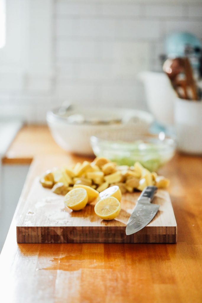 An easy-to-make sheet pan meal made with the simplest of ingredients: chicken thighs, leeks, potatoes, garlic, lemon, and seasonings.