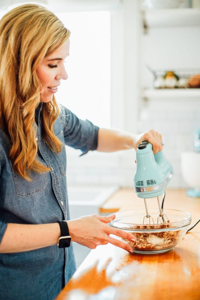 An easy, one-bowl, no-knead cinnamon roll recipe made with ancient einkorn flour.