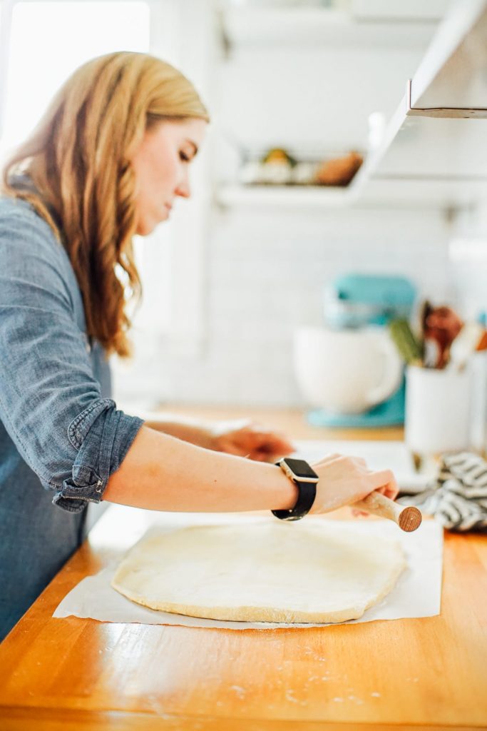 An easy, one-bowl, no-knead cinnamon roll recipe made with ancient einkorn flour.