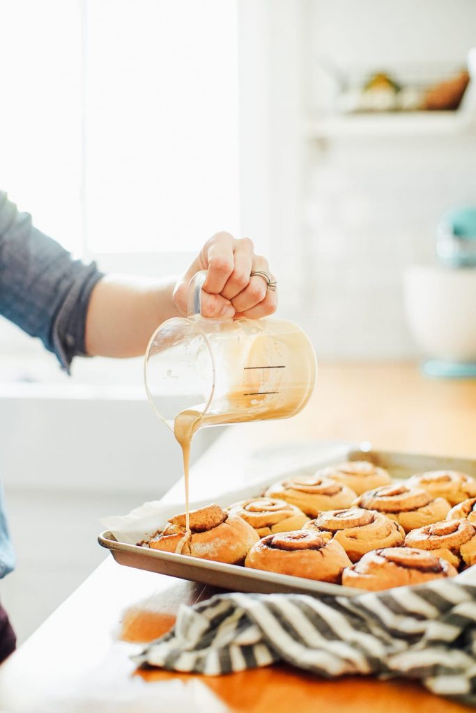 An easy, one-bowl, no-knead cinnamon roll recipe made with ancient einkorn flour.