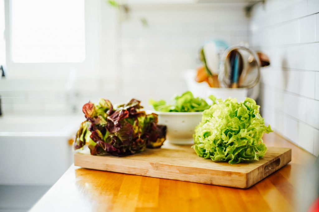 frisk sallad, i början fokusera på färska ingredienser istället för att köpa ekologiskt