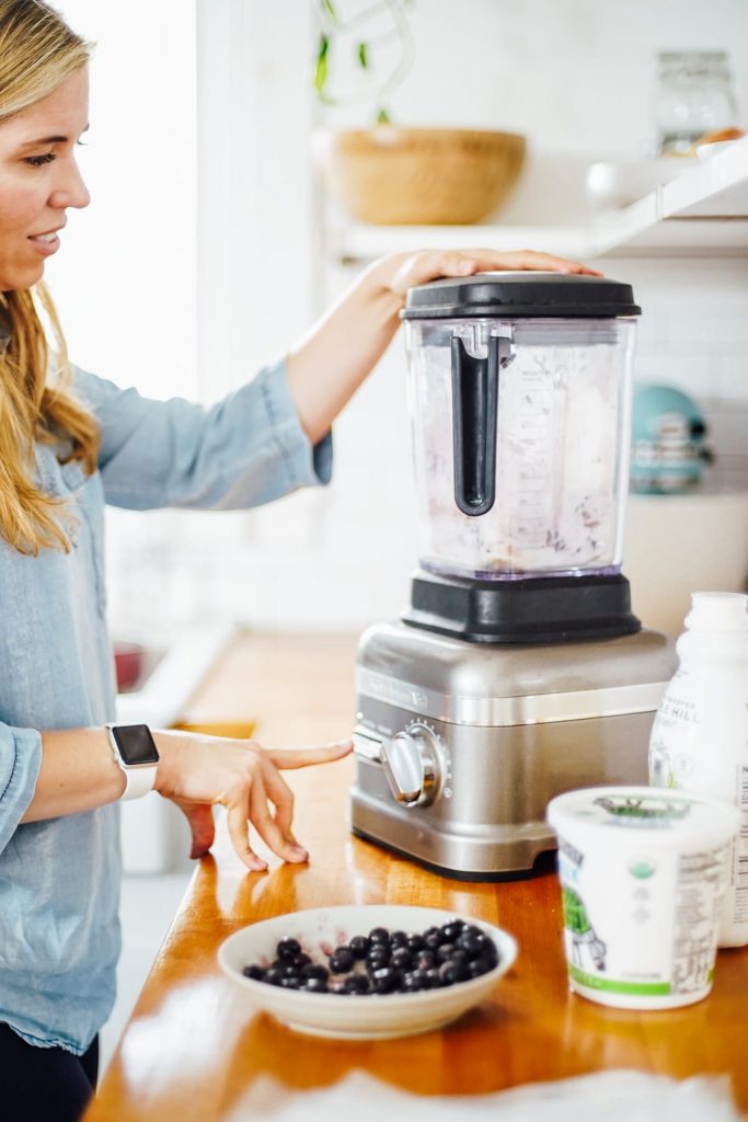 blending the homemade yogurt mixture