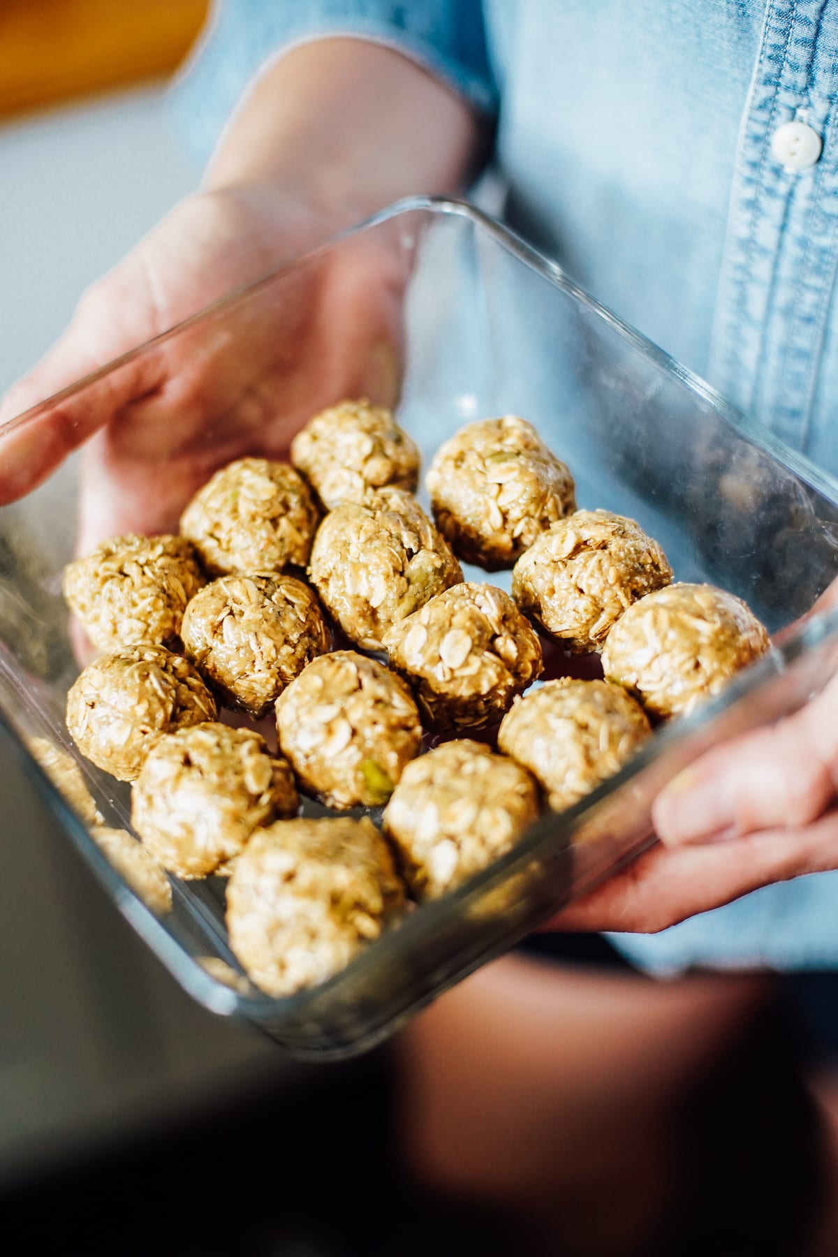 Peanut Butter Protein Balls (No Food Processor Needed!) - Detoxinista