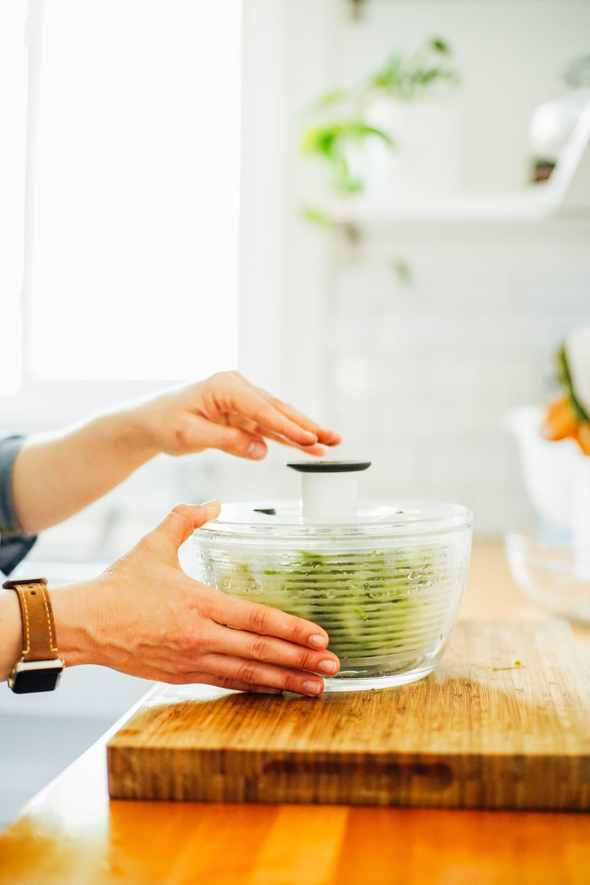 how to dry lettuce in a salad spinner